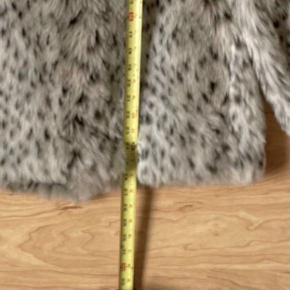 ✨Intrigue✨by Monterey Mills Inc. Siberian Snow Leopard Winter Jacket Size M/L - Picture 10 of 10